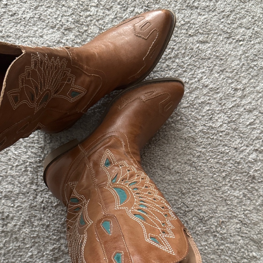 Embroidered Brown Boots